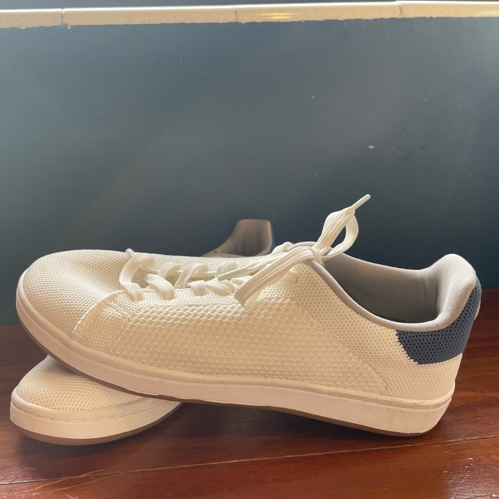 SUAVS The Classic Sneaker in White